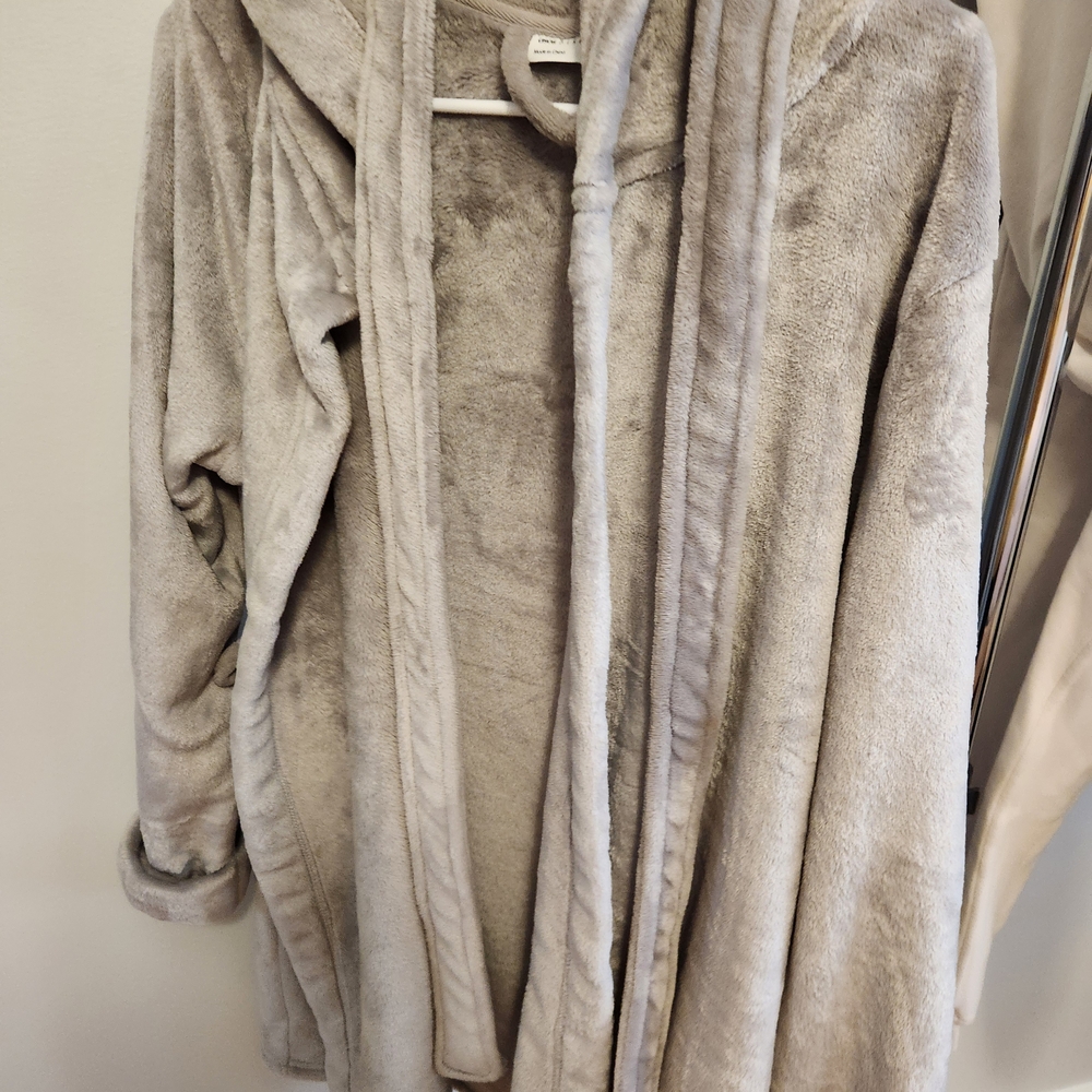 Asos Designs Never Used, Cozy Gray Hooded Robe.  Size Medium